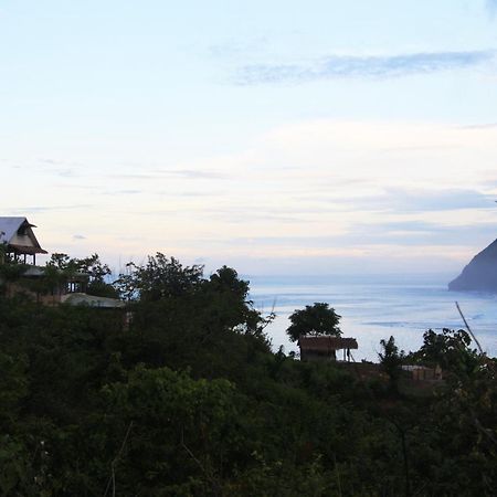 Merdeka House Maluk Exteriér fotografie
