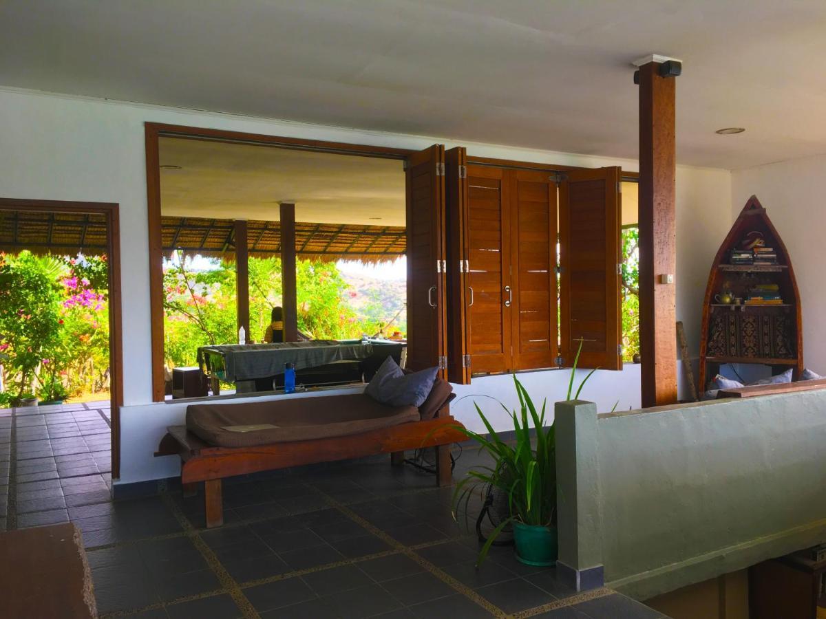 Merdeka House Maluk Exteriér fotografie