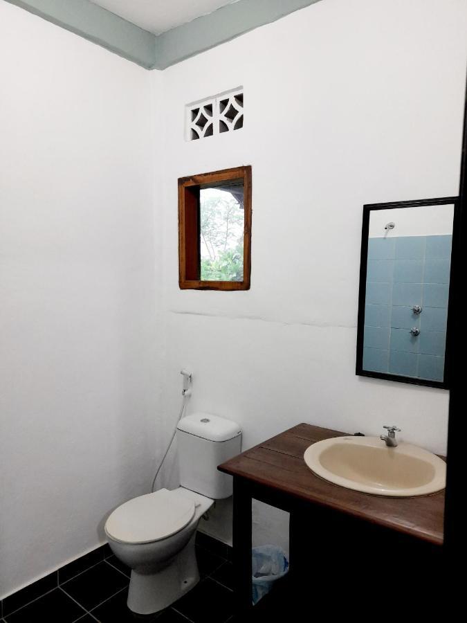 Merdeka House Maluk Exteriér fotografie