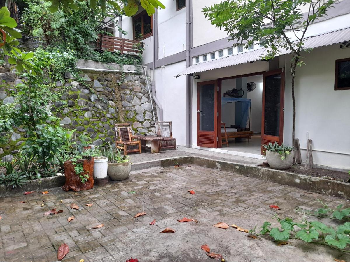 Merdeka House Maluk Exteriér fotografie