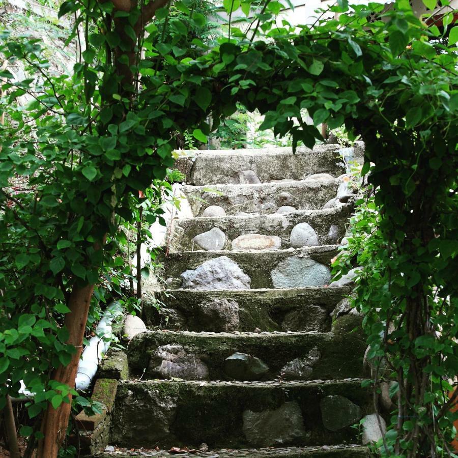 Merdeka House Maluk Exteriér fotografie